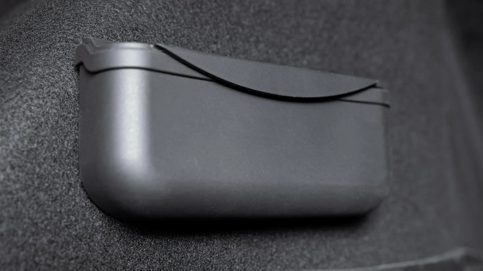Brillenetui mit Klett für alle Tesla Modelle - Image 5