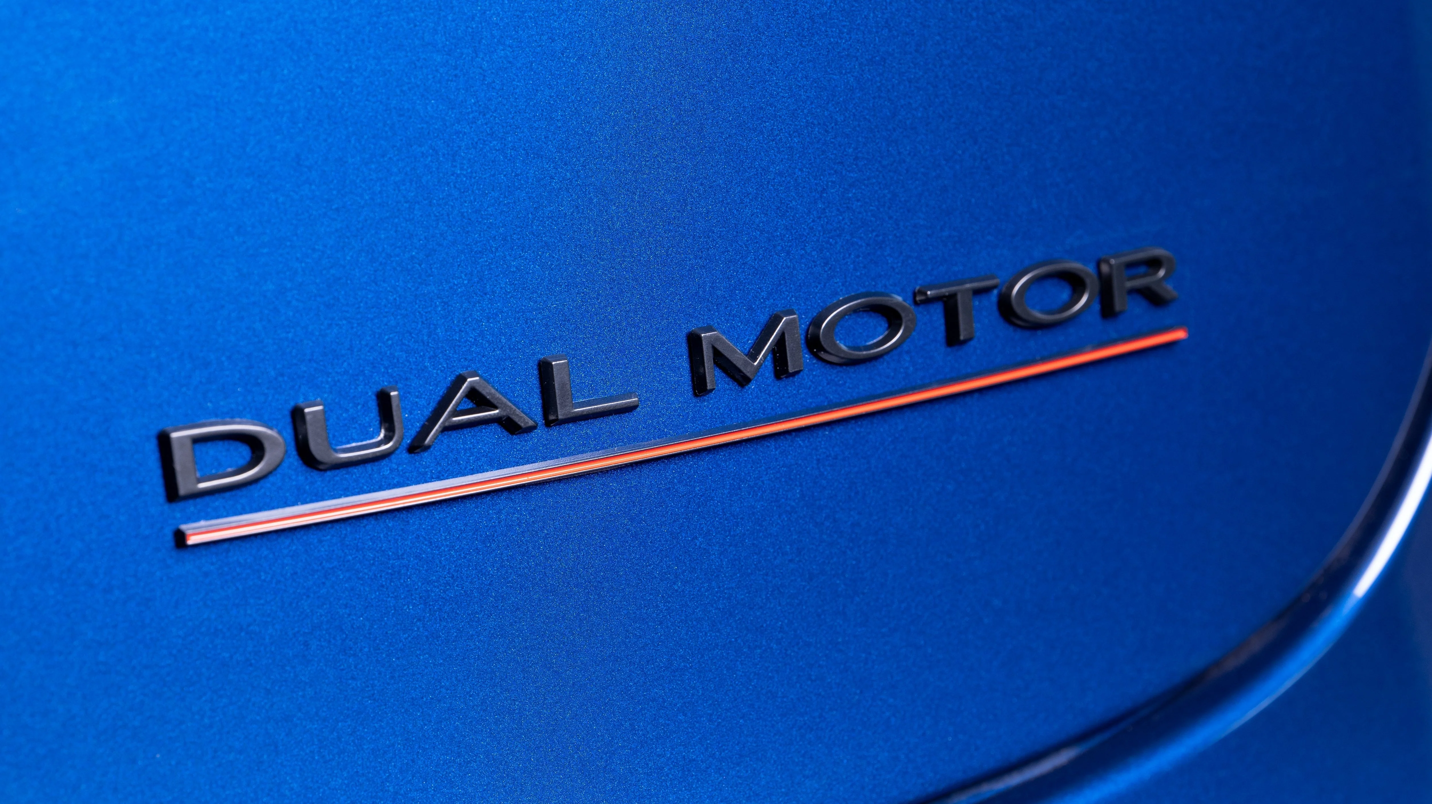Dual Motor Schriftzug für das Tesla Model 3/Y - Image 3