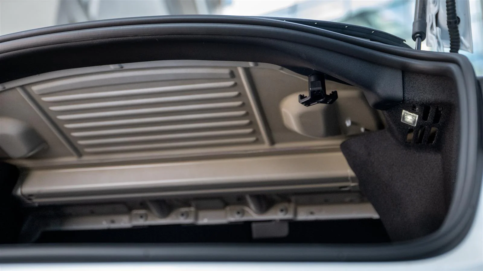 Kofferraum Haken für das Tesla Model 3 - Image 5