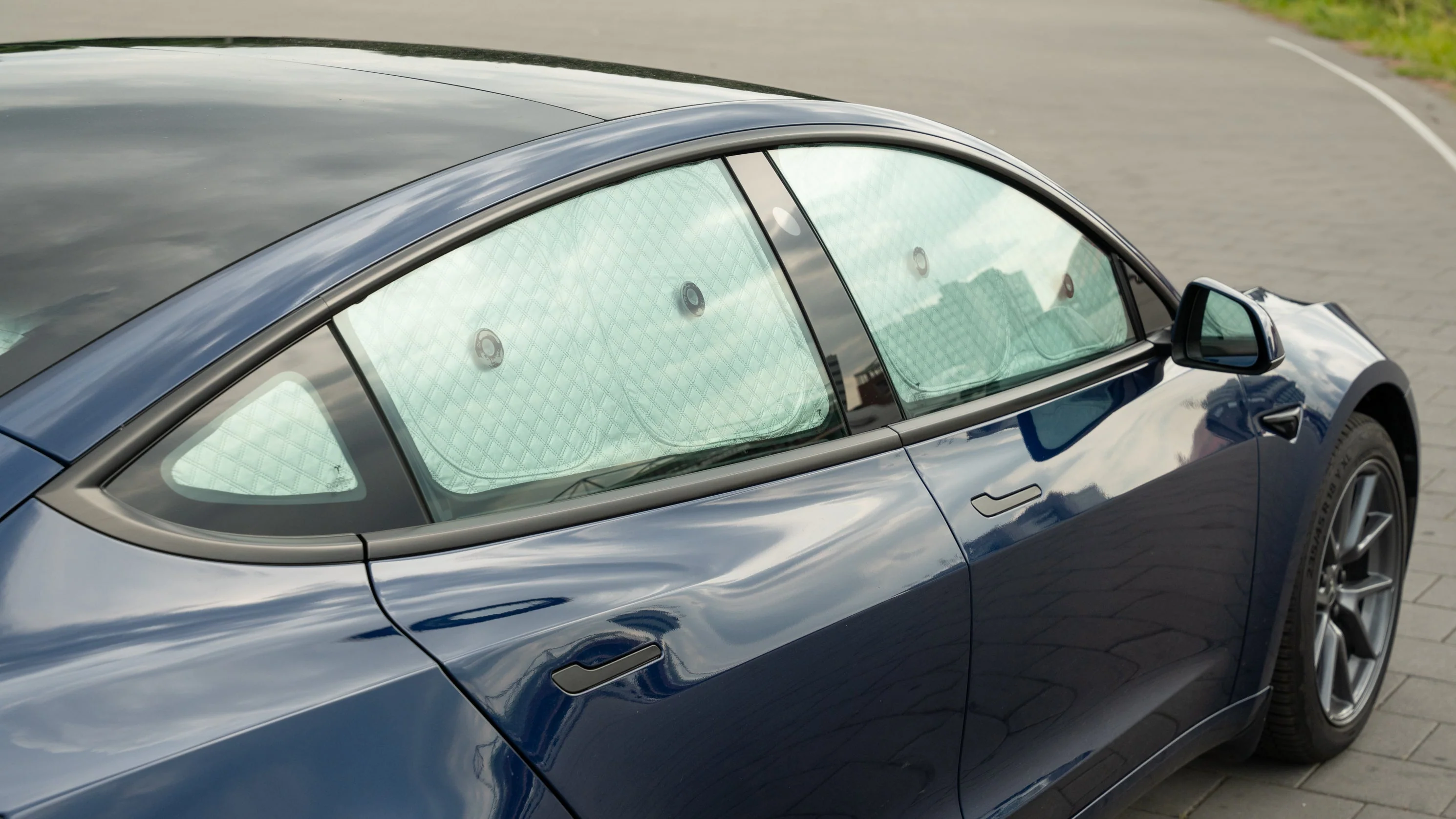 Seiten/Heckscheiben Sonnen- und Sichtschutz für das Tesla Model 3 - Image 2